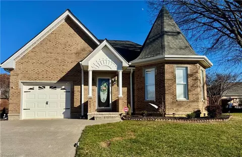 595 Leston Gilbert Dr, Kernersville, NC 27284