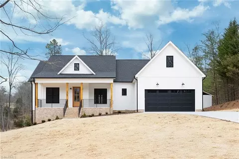 2765 Lori Ln, Yadkinville, NC 27055