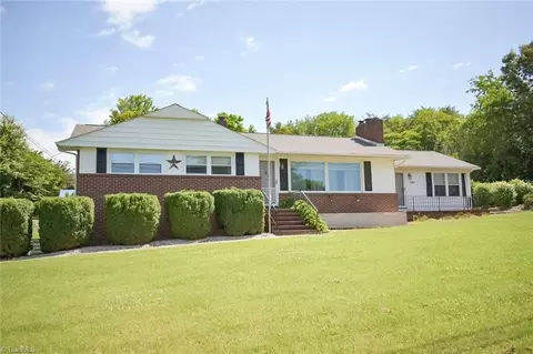 1304 Forrest Dr, Mount Airy, NC 27030