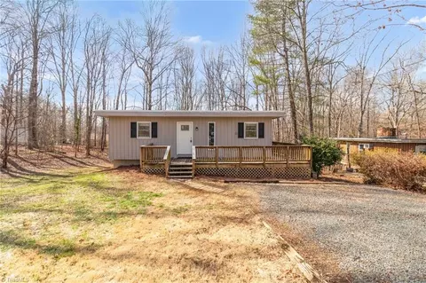 821 Carter St, Eden, NC 27288