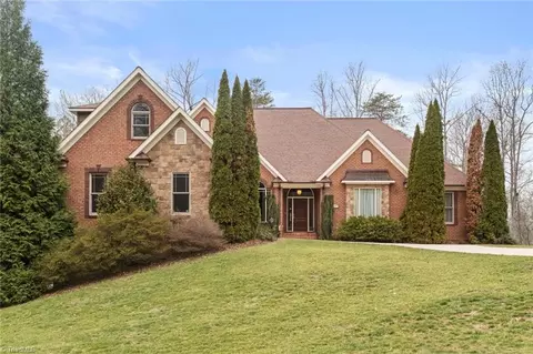 900 Leonard Courtyard Blvd, Clemmons, NC 27012