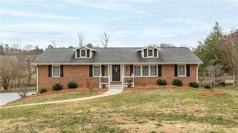 401 Thornbury Ct, Clemmons, NC 27012