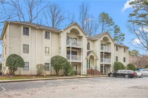 5934 Friendly Ave W #M, Greensboro, NC 27410