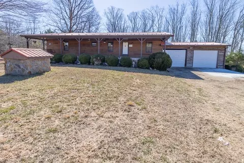 1068 Steele Acres Rd, Sandy Ridge, NC 27046