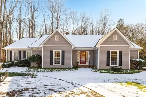 3611 Gainsboro Dr, Greensboro, NC 27410
