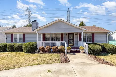 3933 Magnolia Place Ln, Winston Salem, NC 27107