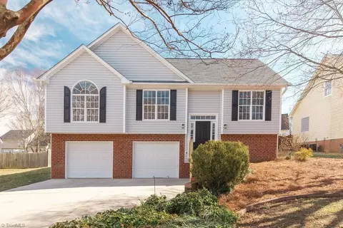 106 Hope Valley Dr, Archdale, NC 27263