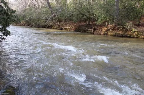 400 Mitchells Bend Trl, State Road, NC 28676