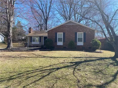 1914 Middlewood Ct, High Point, NC 27265