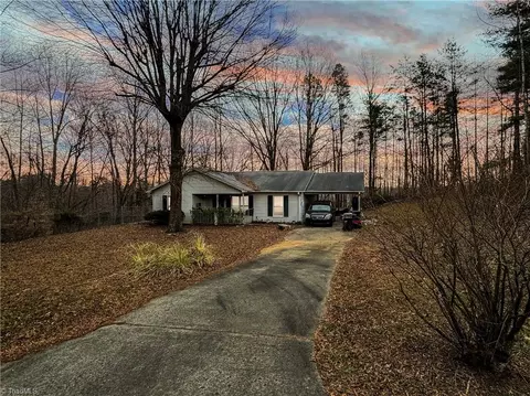 5761 Davis Rd, Walkertown, NC 27051