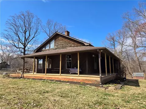 1077 Flat Shoals Rd, King, NC 27021