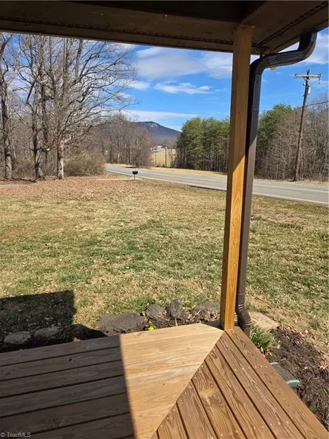 1077 Flat Shoals Rd, King, NC 27021 photo 2