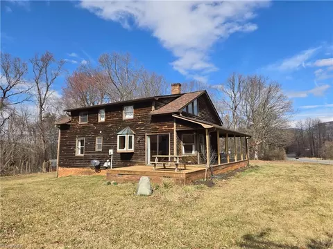 1077 Flat Shoals Rd, King, NC 27021 photo 3