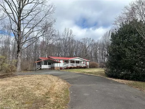 1553 Stewart Rd, Walnut Cove, NC 27052