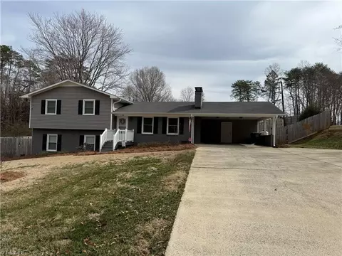 162 Lakeside Dr, Walnut Cove, NC 27052