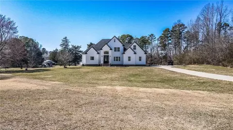 5856 Drake Rd, Greensboro, NC 27406