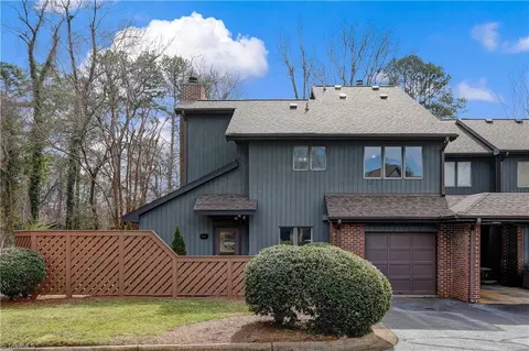 210 College Rd #306, Greensboro, NC 27410