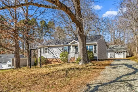 463 Mcpherson Dr E, Mebane, NC 27302