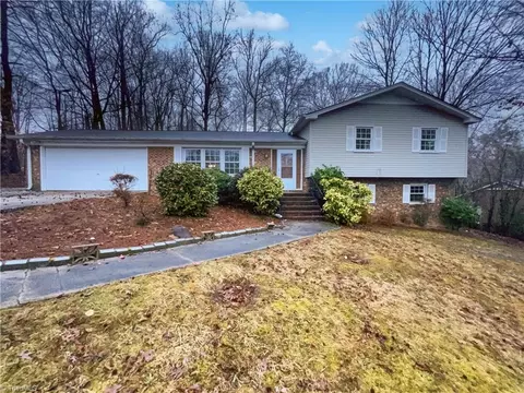 4231 Farlow Dr, Greensboro, NC 27406