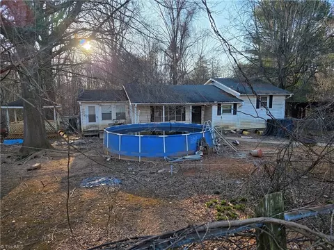 567 Cemetery St, Ronda, NC 28670
