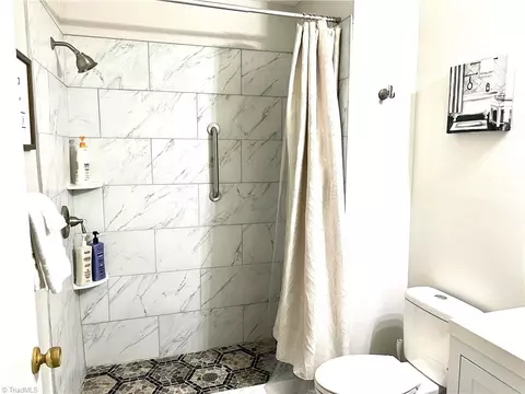 Bath - 1327 Bailey Cir, High Point, NC 27262 photo 3 of 4