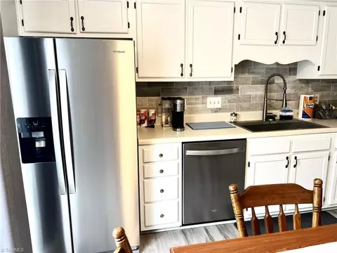 Kitchen - 1327 Bailey Cir, High Point, NC 27262 photo 2 of 4