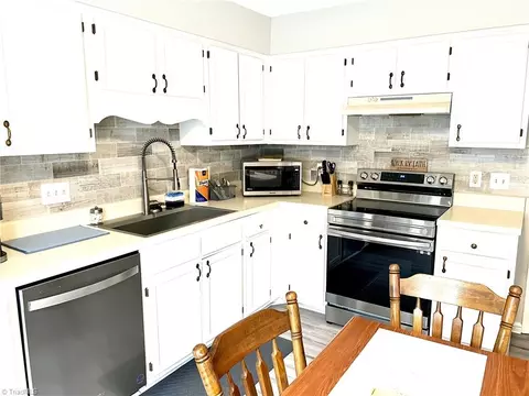 Kitchen - 1327 Bailey Cir, High Point, NC 27262 photo 3 of 4