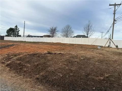 3405 3417 Arnold Rd, Lexington, NC 27295