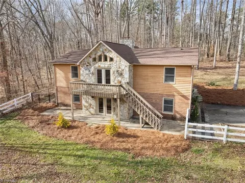 3987 Sundance Dr, Walnut Cove, NC 27052
