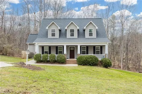 670 Horse Mountain Dr, Asheboro, NC 27205