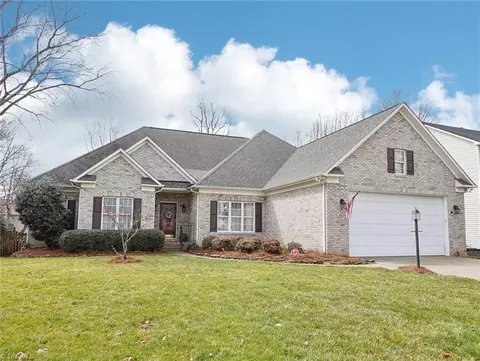 4356 Southern Oak Dr, High Point, NC 27265