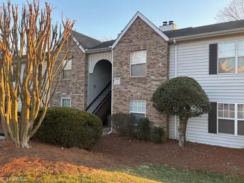 3800 G Old Rosebud Ct, Clemmons, NC 27012