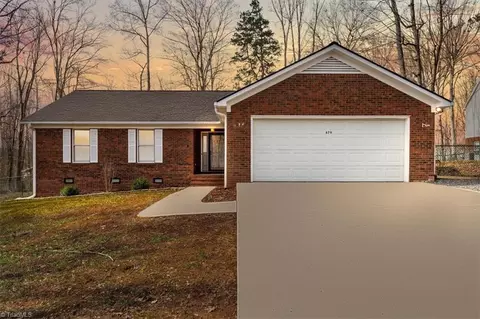 679 Horse Mountain Dr, Asheboro, NC 27205