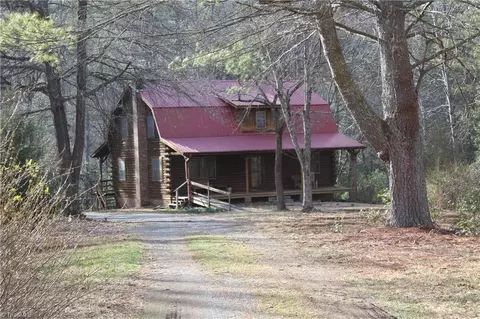 439 Mitchells Bend Trl, State Road, NC 28676