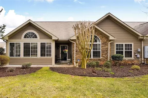 27 Pitlockry Pl, Greensboro, NC 27407
