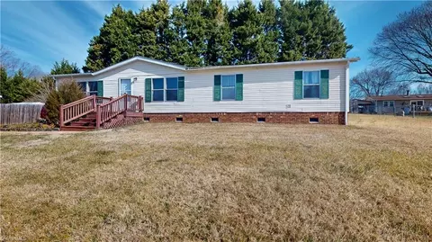 112 Pebblestone Ct, King, NC 27021 photo 3