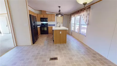 112 Pebblestone Ct, King, NC 27021 photo 12