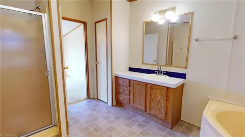 112 Pebblestone Ct, King, NC 27021 photo 2