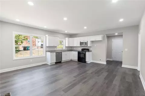 Living - 1004 Grant St, High Point, NC 27262 photo 3 of 4