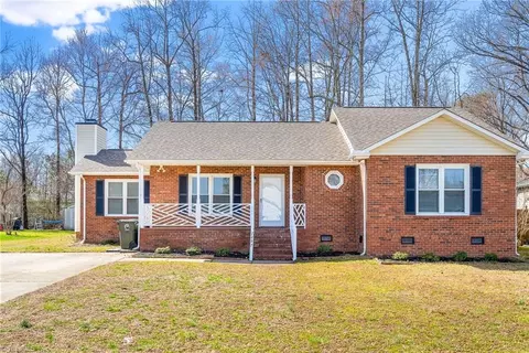 2297 Zornbrook Dr, Greensboro, NC 27406