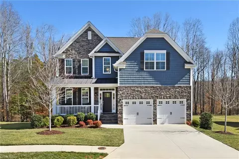 2525 Rose Point Ct, Pfafftown, NC 27040