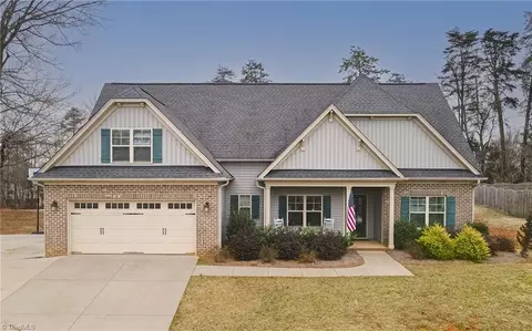 5615 Ashview Ct, Summerfield, NC 27358