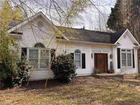 402 Butler St, Pilot Mountain, NC 27041