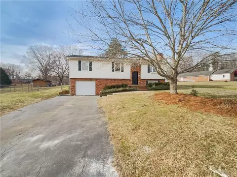 6250 Old Valley School Rd, Kernersville, NC 27284