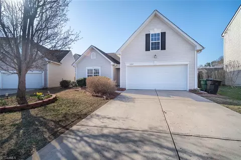 1237 Burkston Ct, High Point, NC 27262