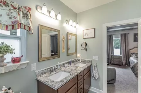 Bath - 143 Centerpiece Dr, High Point, NC 27265 photo 3 of 4