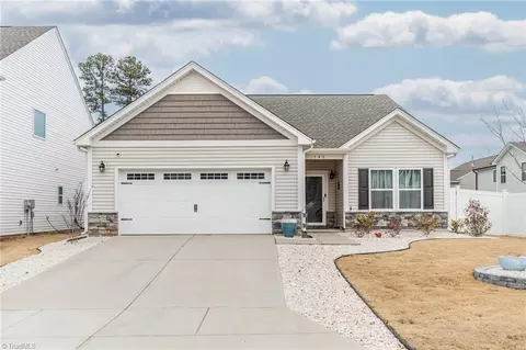 143 Centerpiece Dr, High Point, NC 27265