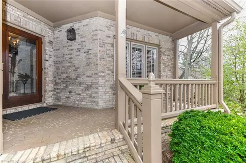 9 Sturbridge Ln, Greensboro, NC 27408