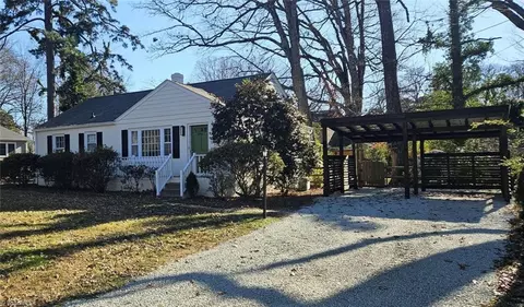 5809 Woodcliff Dr, Greensboro, NC 27410