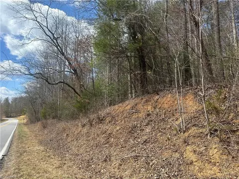 000 Sunset Dr, North Wilkesboro, NC 28659